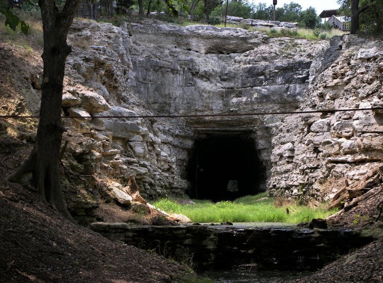 Old Tunnel State Park, Texas, USA